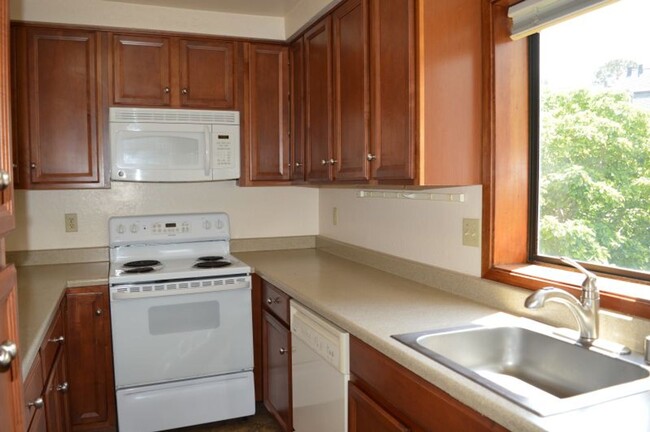 Foto del edificio - Townhouse Style Condo With Community Pool ...