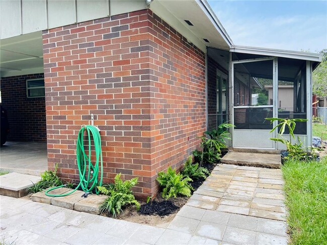 Foto del edificio - 808 Carol Ct