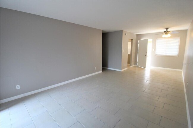 Foto del edificio - 3001 Bee Ridge Rd