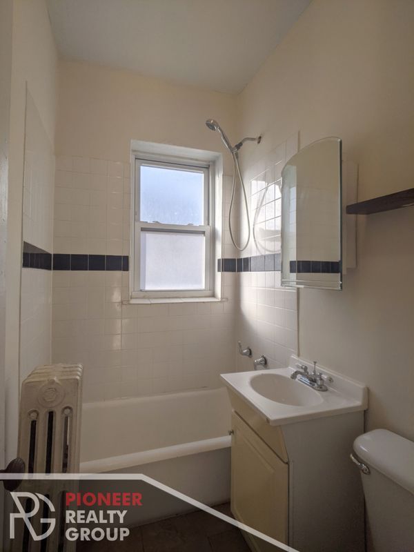 Foto del edificio - 2827 N Burling St