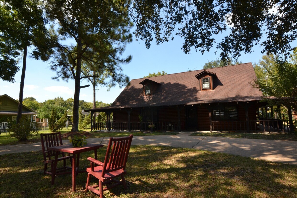 Foto principal - 2611 Primrose Dr