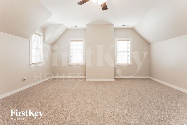 Building Photo - 1040 Evan Cir