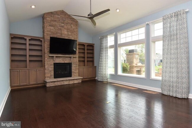Building Photo - 16058 Rockport Dr