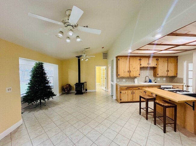 Foto del edificio - 41024 16th St W