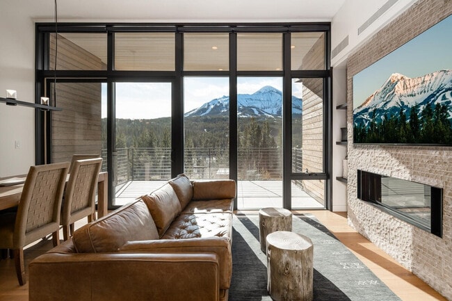 Building Photo - 4 Boathouse Way