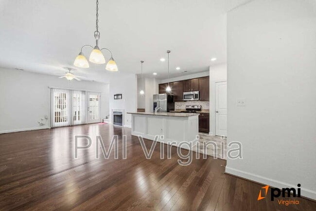 Foto del edificio - 4304 Cattail Ln