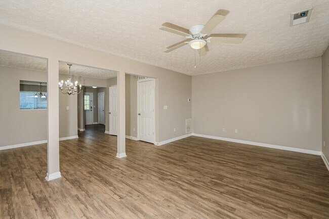 Foto del edificio - 3915 Waldrop Ln
