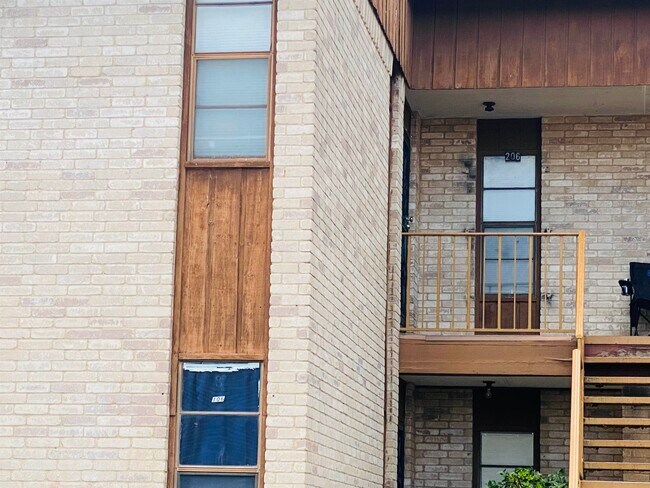 Building Photo - 100 Hillside Rd