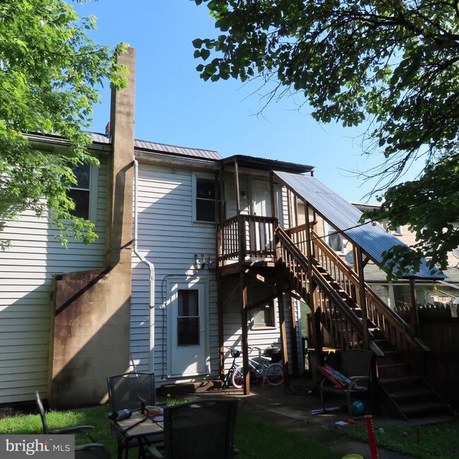 Building Photo - 636 Broad St