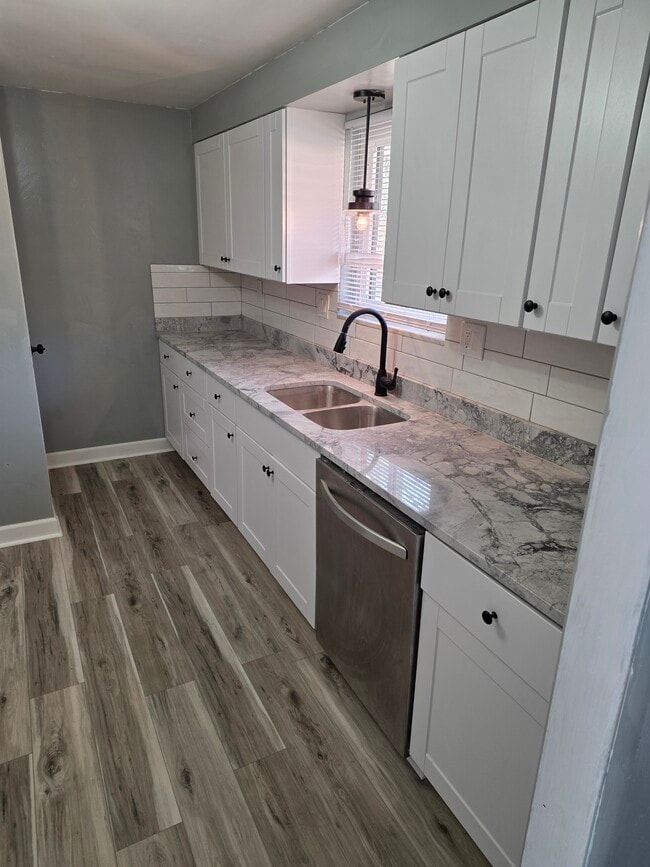 Building Photo - 5052 Azalea Dr