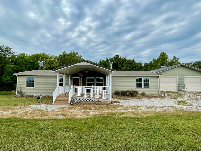 Building Photo - 529 NE 851st Rd