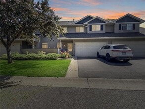 Building Photo - 13852 Hyacinth Dr