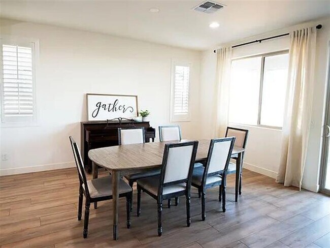 Building Photo - Surprise sweet home