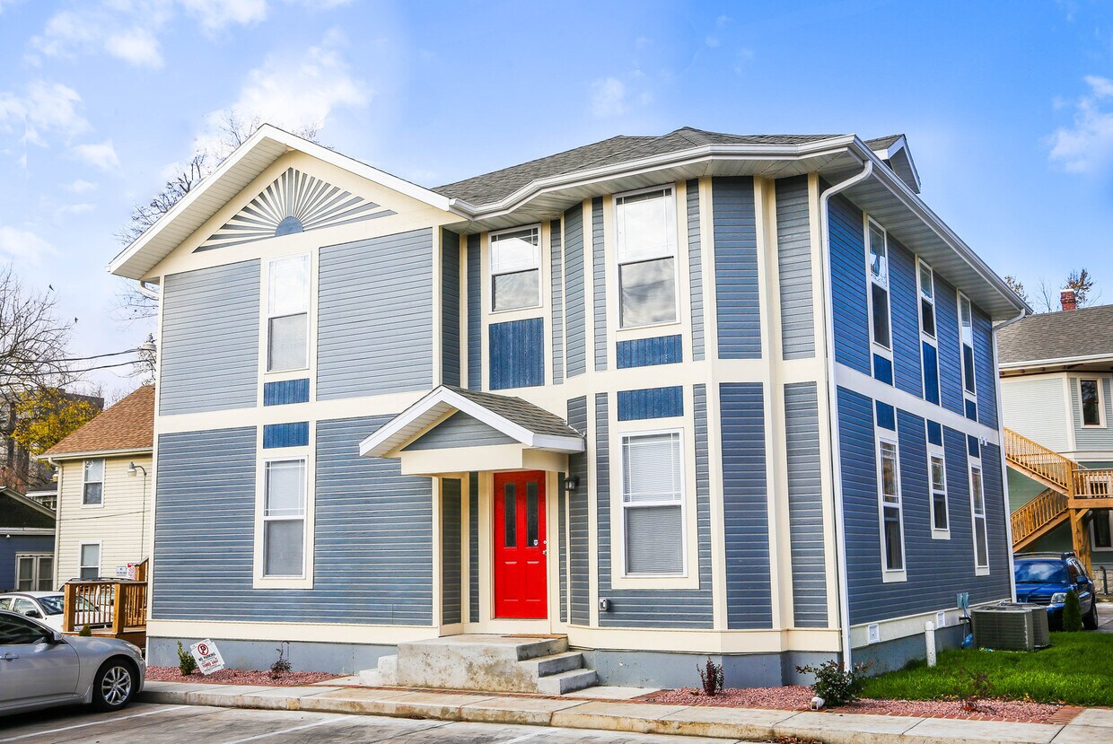 Primary Photo - 1144 E Walnut St