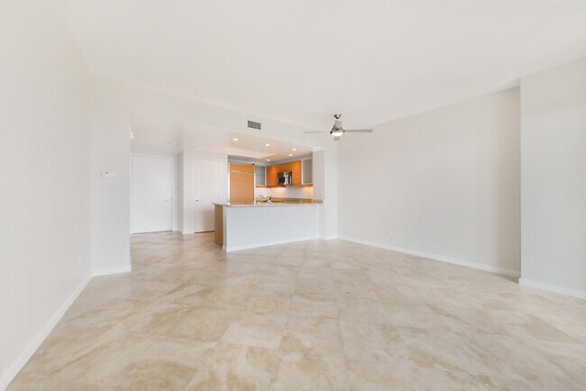 Foto del edificio - Turnberry Towers 3203- Strip/LVCountryClub/City/Mtn Views from this Stunning 1Bd/1.5Ba Residence