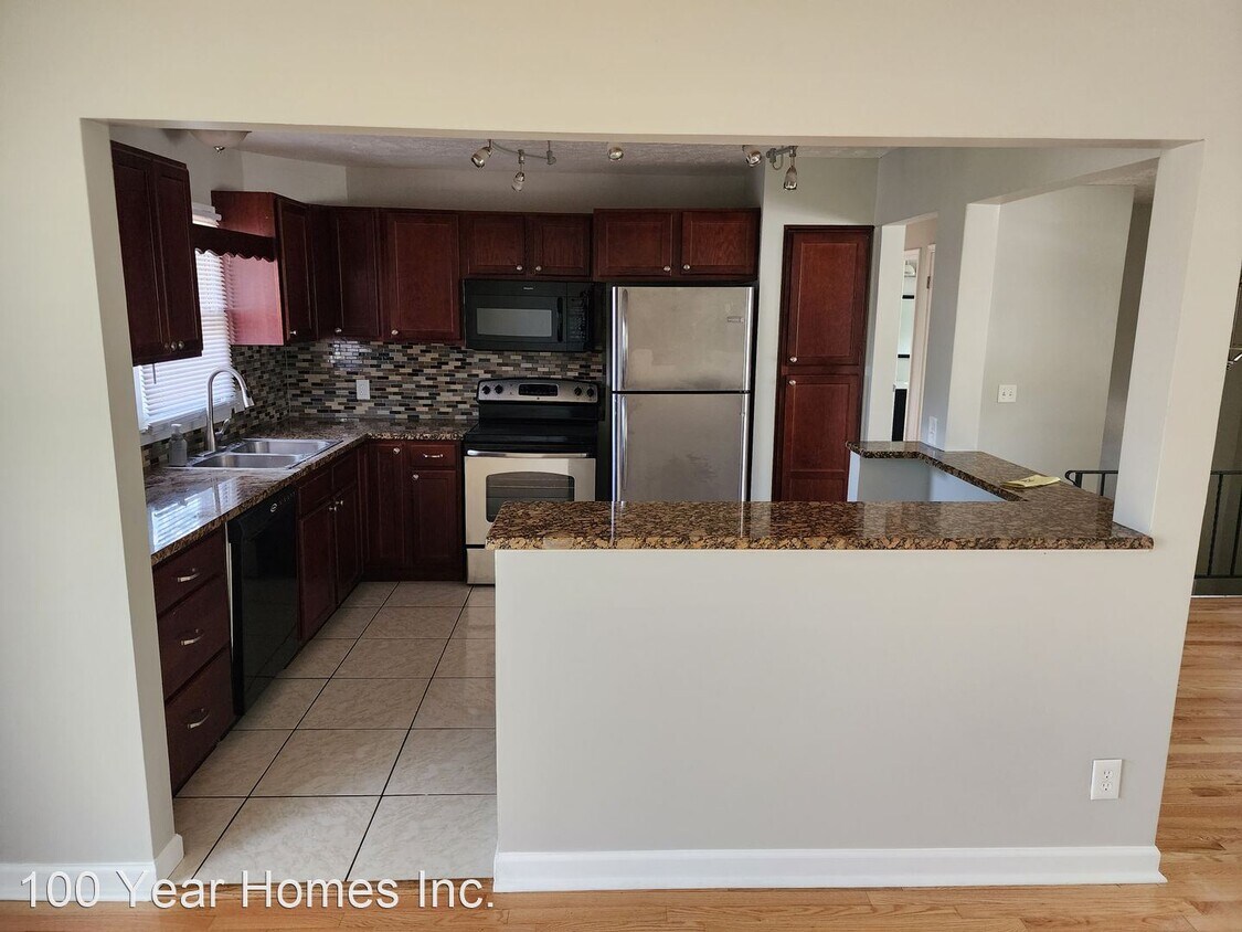 Primary Photo - 3 br, 2 bath House - 129 s 111th St