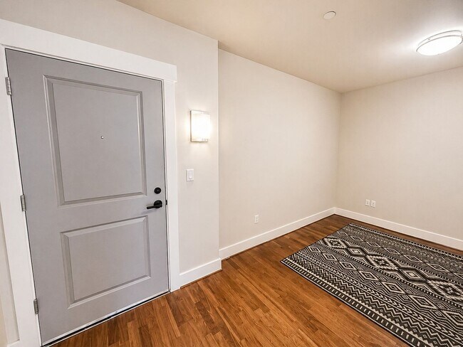 Building Photo - 1bd/1.5ba Seattle Condo