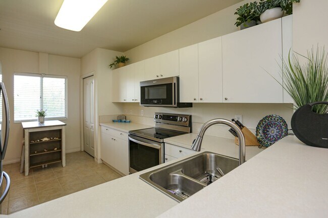 Foto del edificio - ** BEAUTIFUL BLUE HERON 3RD FLOOR ON LAKE ...