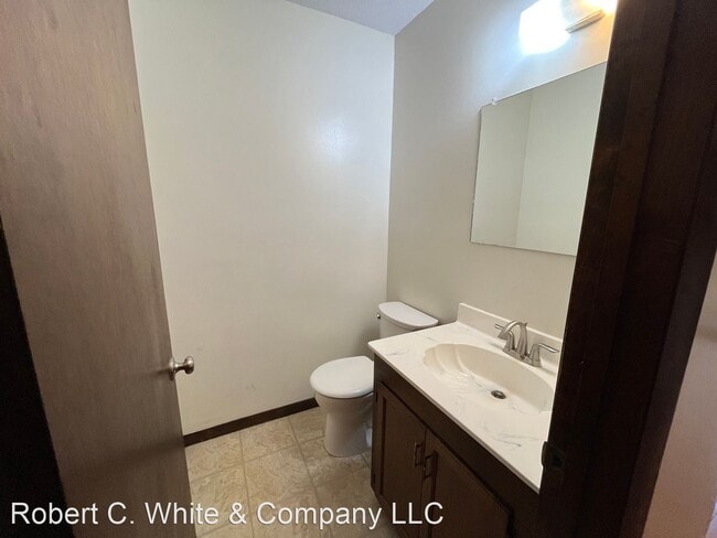 Building Photo - 2 br, 1.5 bath House - 6 Bamforth Road, UN...