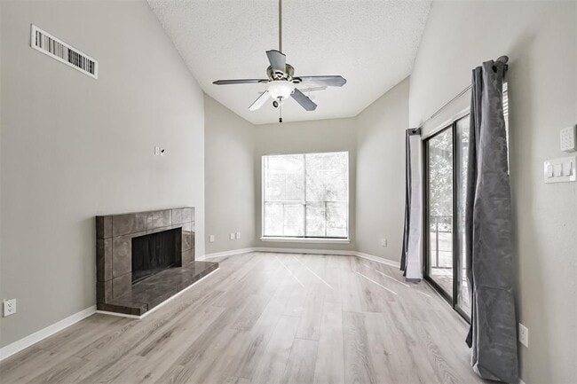 Building Photo - 10122 Waterstone Dr