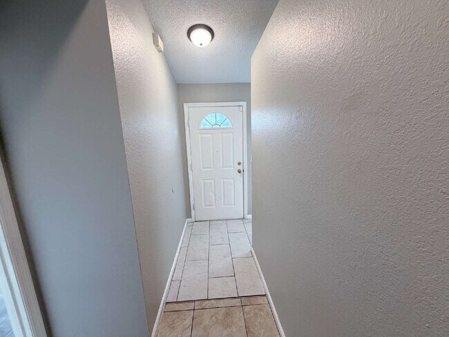 Foto del edificio - 4 Bedroom Home for Rent in Lakeland!