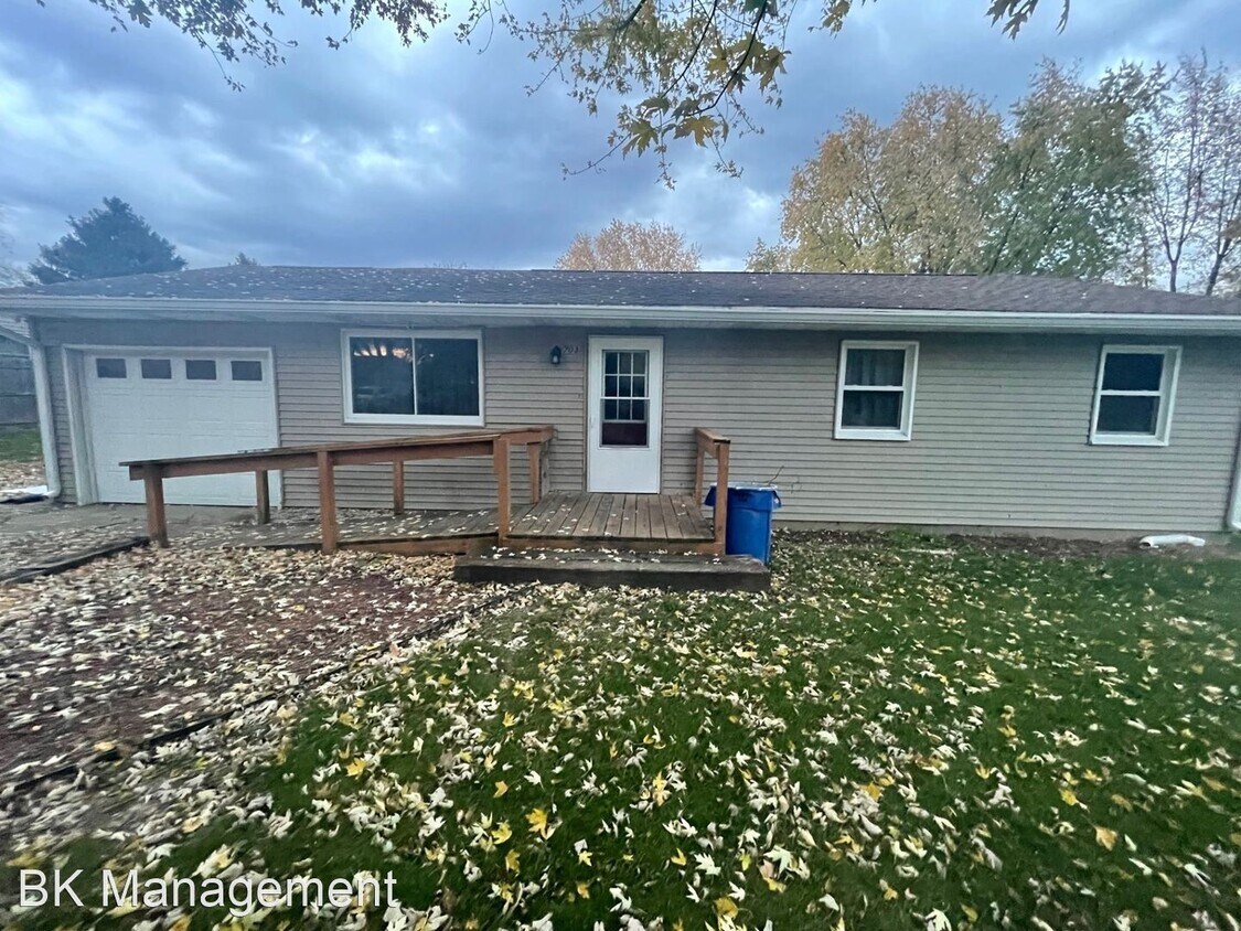 3 br, 1.5 bath House 703 Darcy Drive House Rental in Oxford, IN