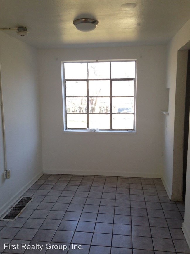 Building Photo - 231-239 Ryburn Ave