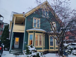 Building Photo - 11 Arch St