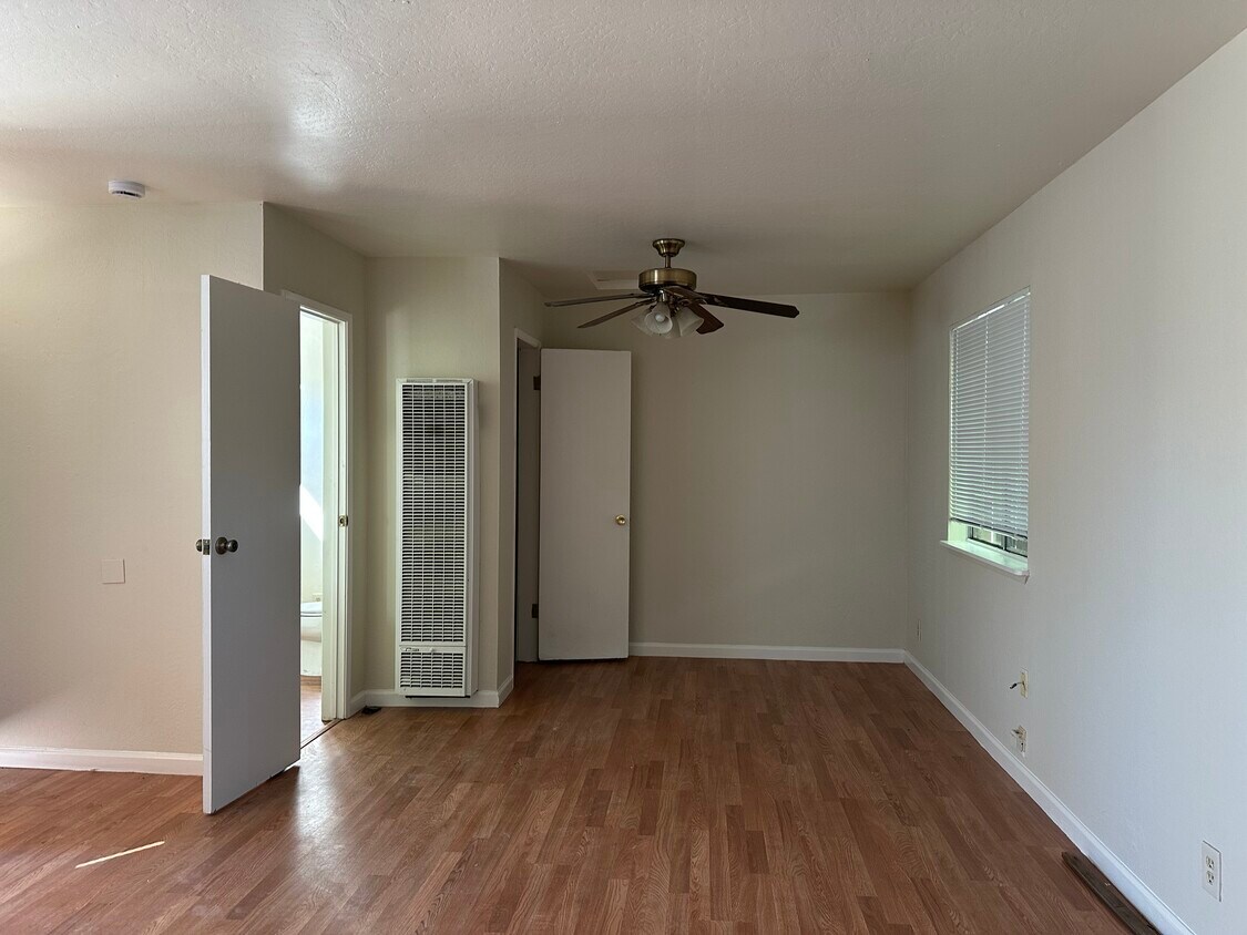 Building Photo - 881 Emory Ave