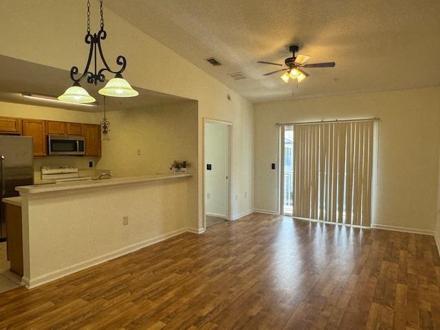 Foto del edificio - 7920 Merrill Rd