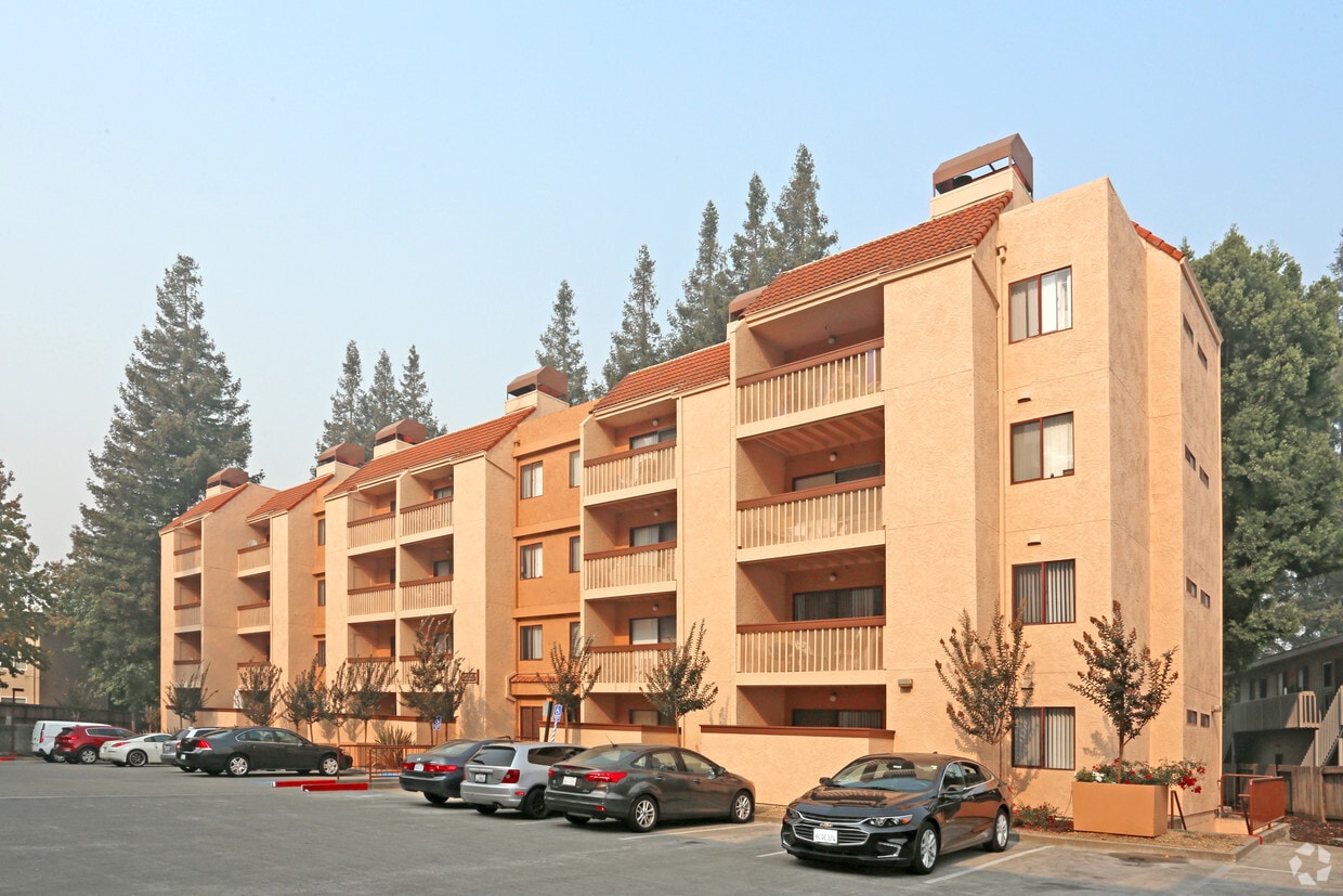 Woodside Apartments San Leandro, CA