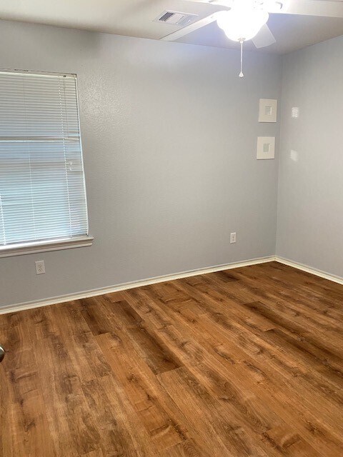 Foto del edificio - 1426 Joy Oaks Ln