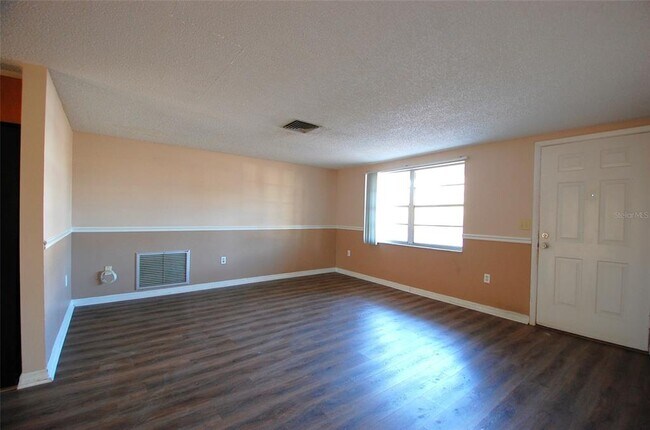 Foto del edificio - 7814 Topay Ln