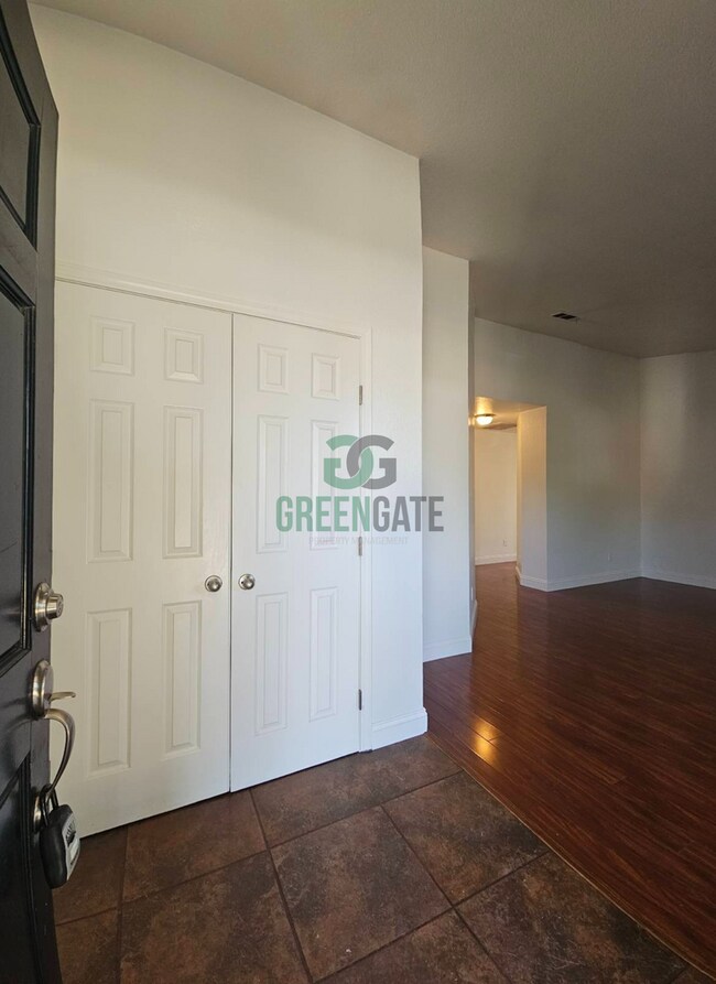 Foto del edificio - NOW AVAILABLE! Make this spacious 3 bedroo...