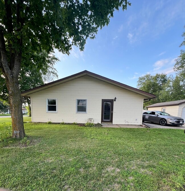 Building Photo - 1792 6th Ave