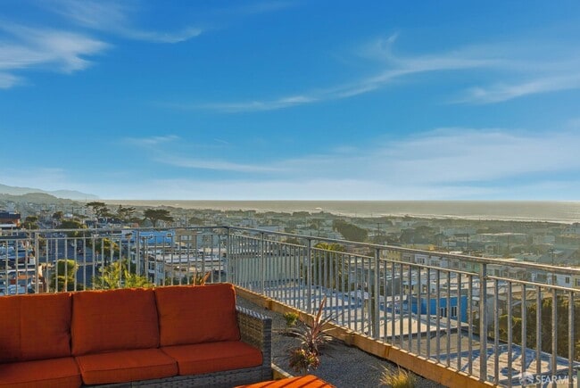 Building Photo - 3945 Judah St