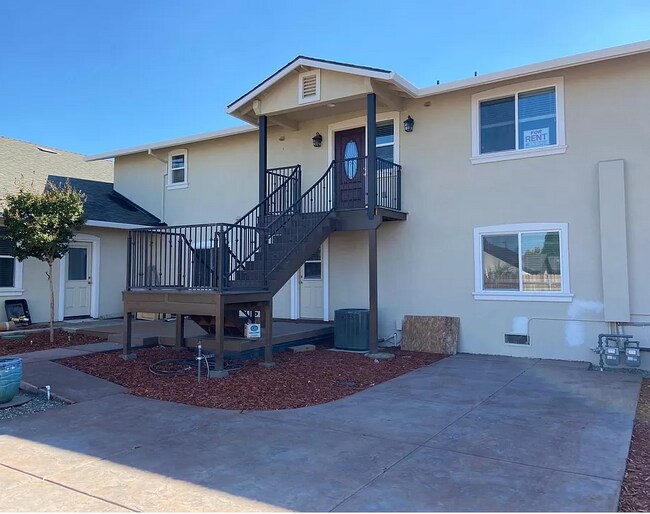 Building Photo - 8055 Oak Ave