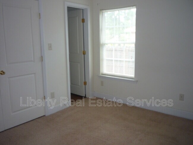 Building Photo - 1113 Kelly Dr