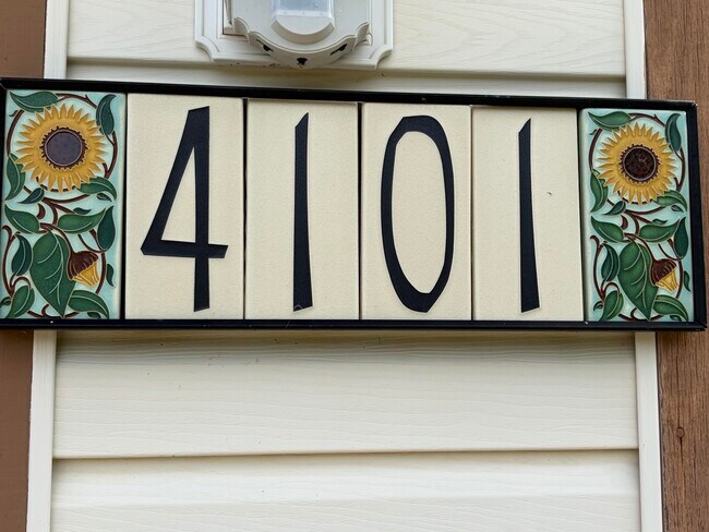Foto del edificio - 4101 Rolling Meadow Ln