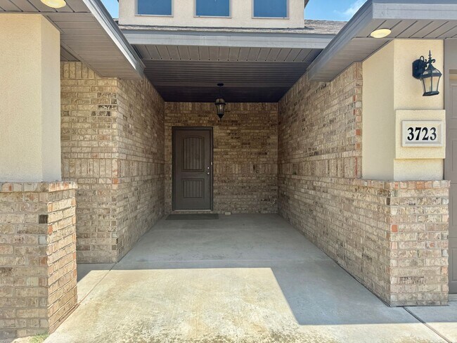 Building Photo - Amazing 4 bedroom 3 Bath on Cul-de-Sac in ...