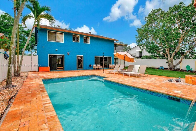 Foto del edificio - 10477 SW 49th Pl