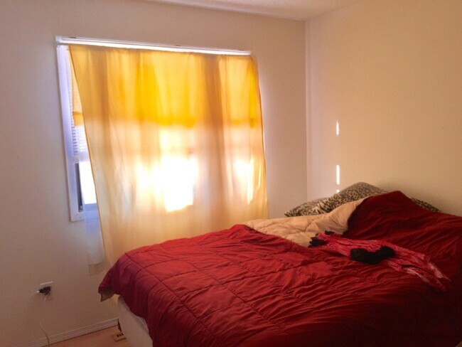 Building Photo - 2Br/1Ba TH w/Attached 1 CG in Brooklyn Park!