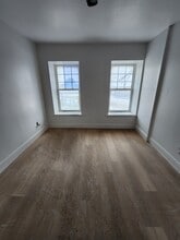 Building Photo - 52 Macdonell St