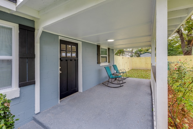 Building Photo - 105 Maple Cir