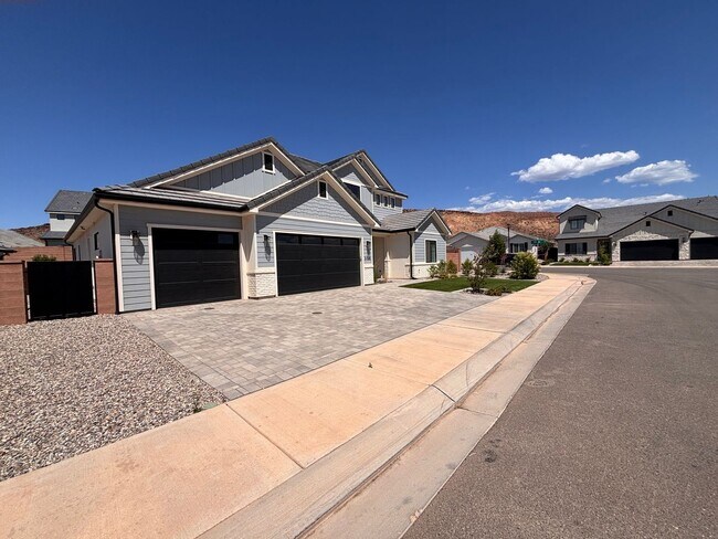 Building Photo - Beautiful 5 bed | 4 Bath | 3 Car Garage