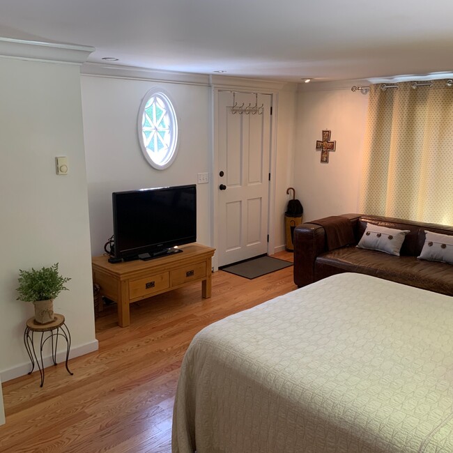 Main Room - 13 South St