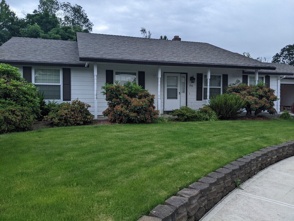 Primary Photo - 1966 Wimbledon Ct NW