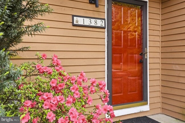 Foto del edificio - 1382 Almond Dr