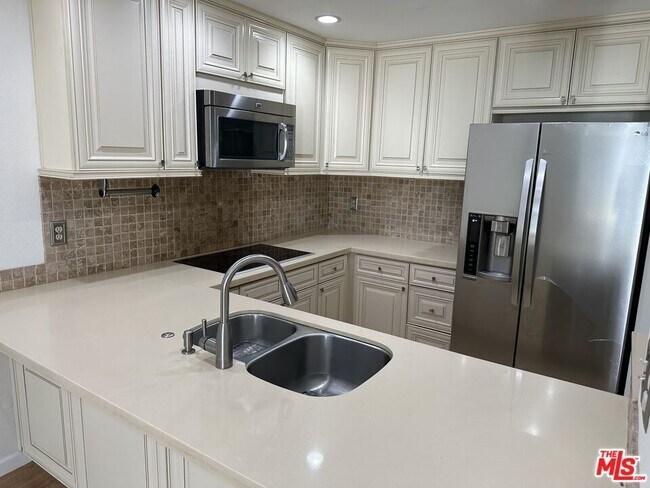Foto del edificio - 21323 Norwalk Blvd