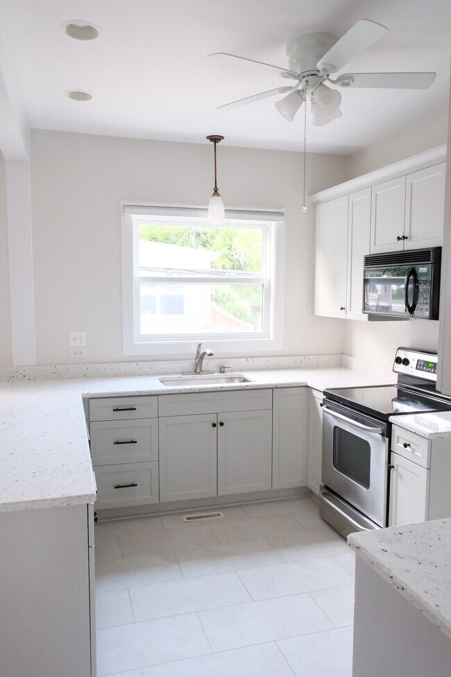 Kitchen - 117 N West St